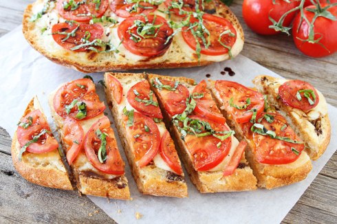 Caprese-Garlic-Bread-11